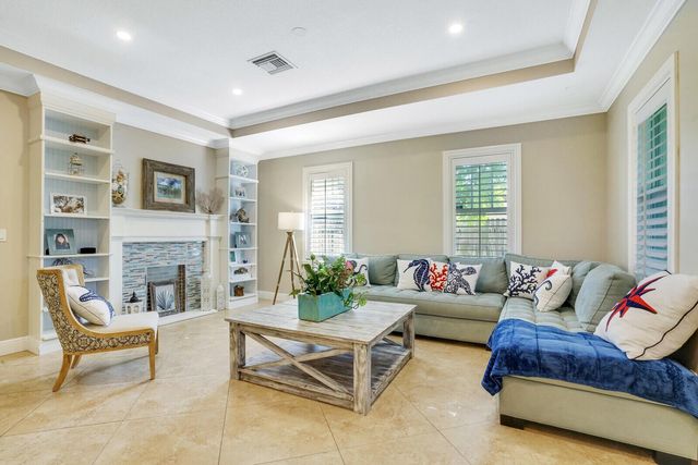 715 SW 25th Place, Boynton Beach, FL 33435