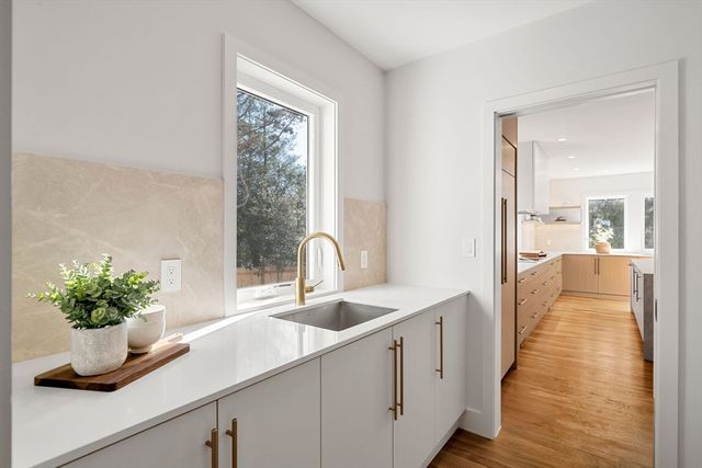 873 Chestnut Street, Newton, MA 02468