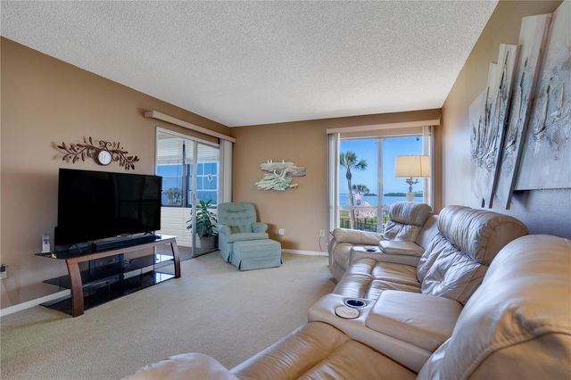 656 WINDRUSH BAY DRIVE 656, Tarpon Springs, FL 34689