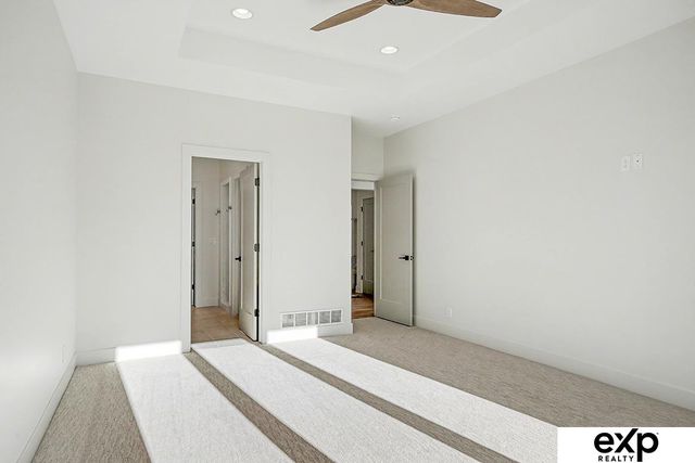 19009 Hackberry Drive, Gretna, NE 68028