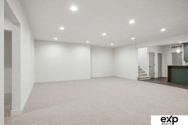 19009 Hackberry Drive, Gretna, NE 68028