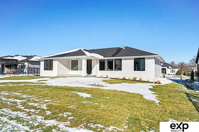 19009 Hackberry Drive, Gretna, NE 68028