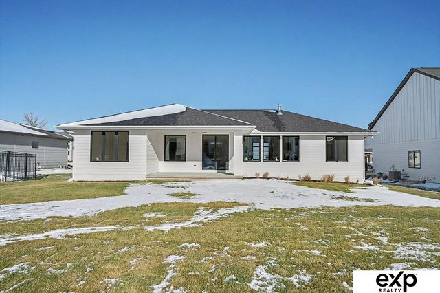 19009 Hackberry Drive, Gretna, NE 68028