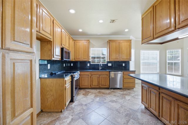 1017 W Quinton Street S, Broken Arrow, OK 74011