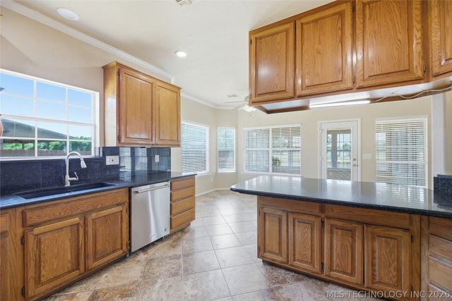1017 W Quinton Street S, Broken Arrow, OK 74011