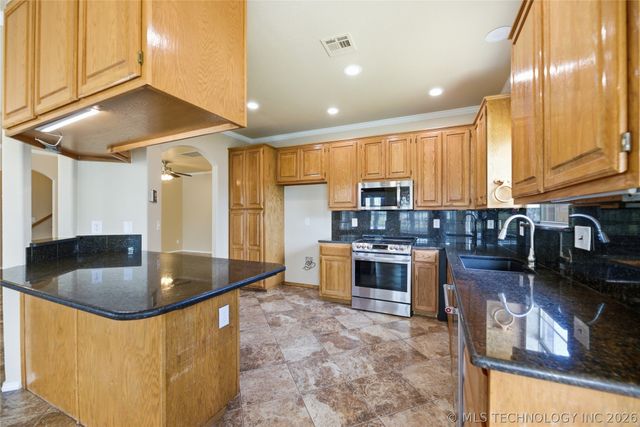 1017 W Quinton Street S, Broken Arrow, OK 74011