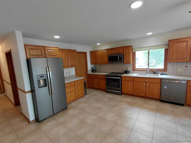 15507 White Oak, Fraser, MI 48026