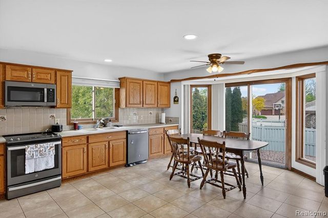 15507 White Oak, Fraser, MI 48026