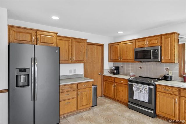 15507 White Oak, Fraser, MI 48026