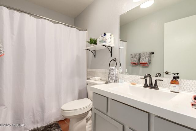 801 W Bella Vista Drive, Green Valley, AZ 85614