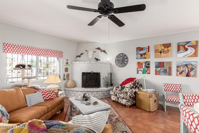 801 W Bella Vista Drive, Green Valley, AZ 85614