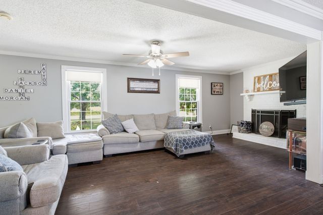 307 S Leath Rd, Portland, TN 37148