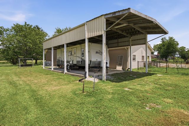 307 S Leath Rd, Portland, TN 37148