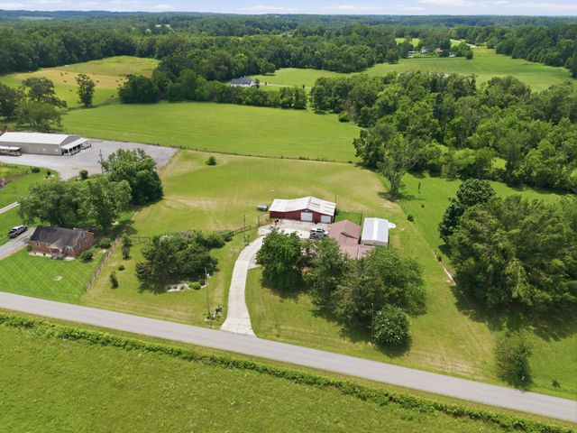 307 S Leath Rd, Portland, TN 37148