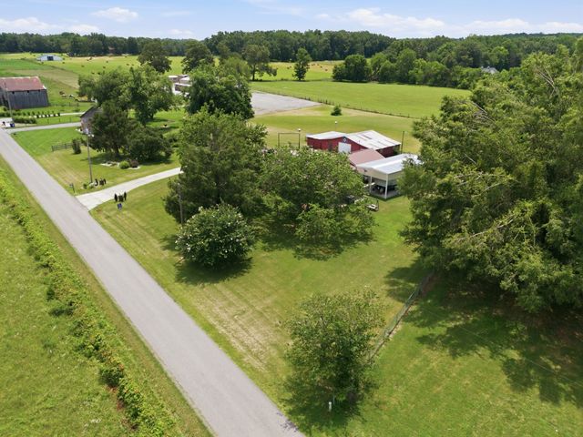 307 S Leath Rd, Portland, TN 37148