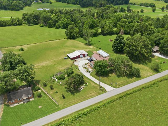 307 S Leath Rd, Portland, TN 37148