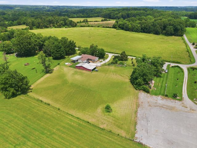 307 S Leath Rd, Portland, TN 37148