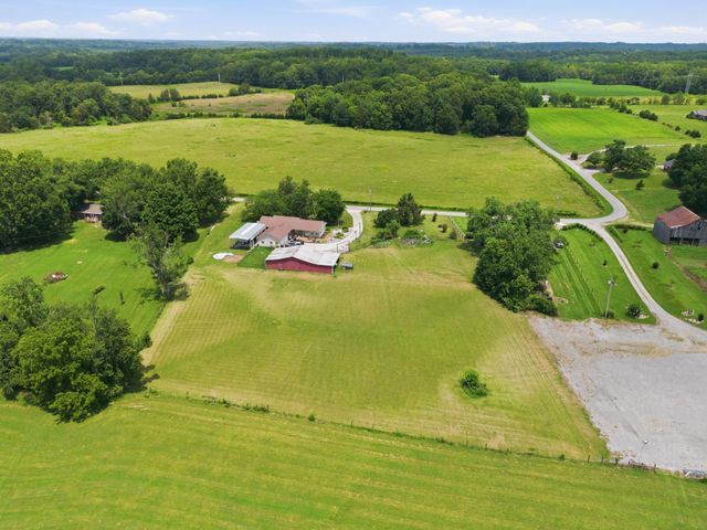 307 S Leath Rd, Portland, TN 37148