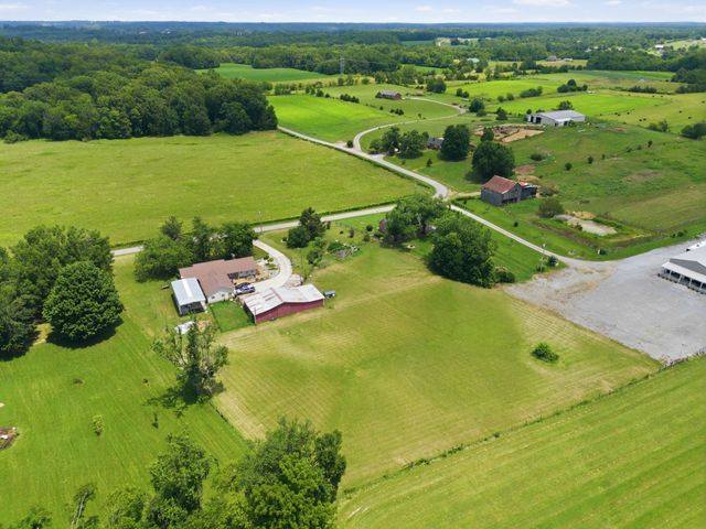 307 S Leath Rd, Portland, TN 37148