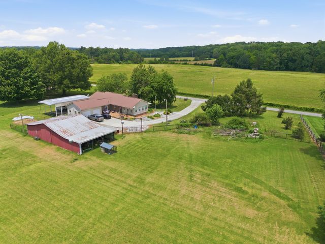 307 S Leath Rd, Portland, TN 37148