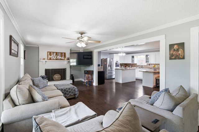 307 S Leath Rd, Portland, TN 37148