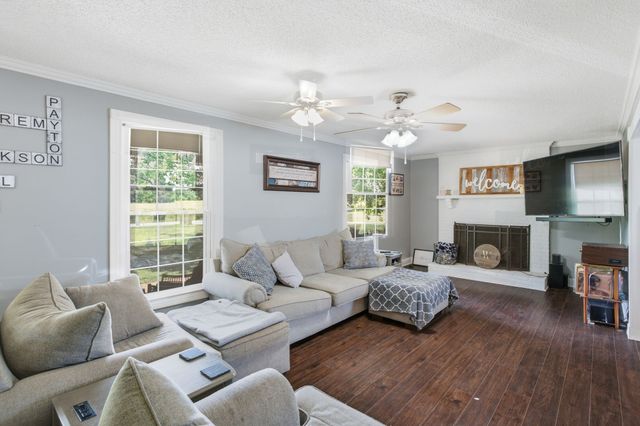 307 S Leath Rd, Portland, TN 37148