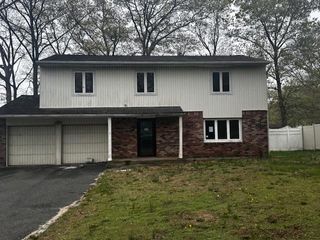 6 Barclay Drive, Coram, NY 11727