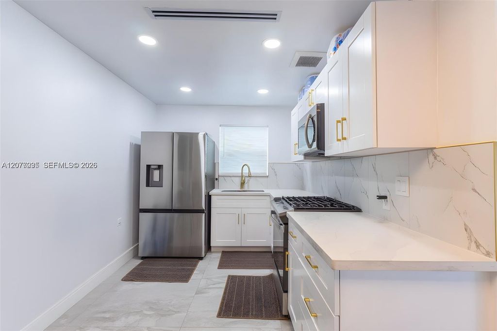 233 W 39th Place 0, Hialeah, FL 33012