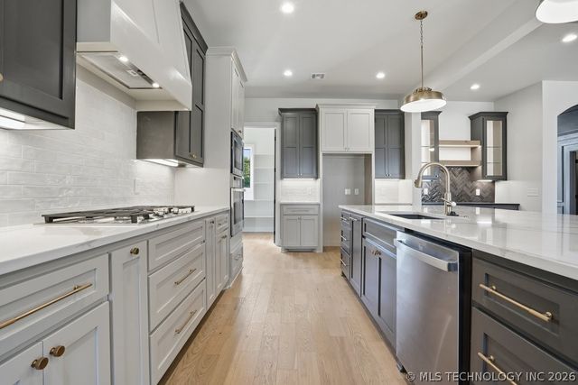 1937 Surrey Court, Bartlesville, OK 74006