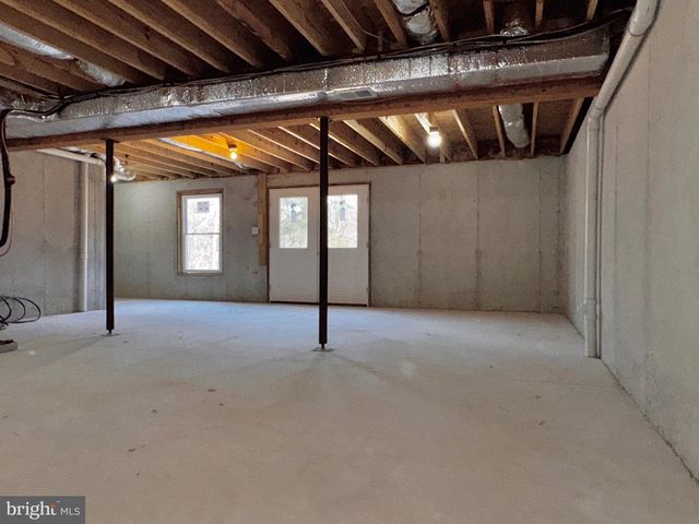 1241 PINE GROVE RD, Berkeley Springs, WV 25411