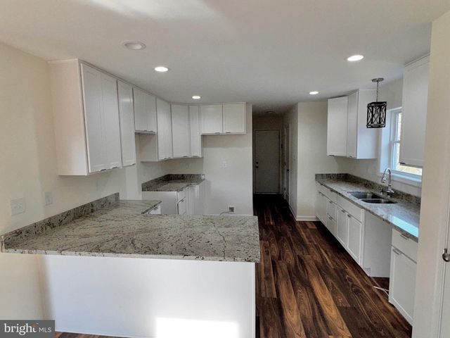 1241 PINE GROVE RD, Berkeley Springs, WV 25411