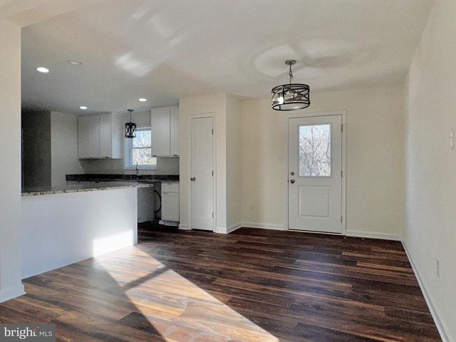 1241 PINE GROVE RD, Berkeley Springs, WV 25411