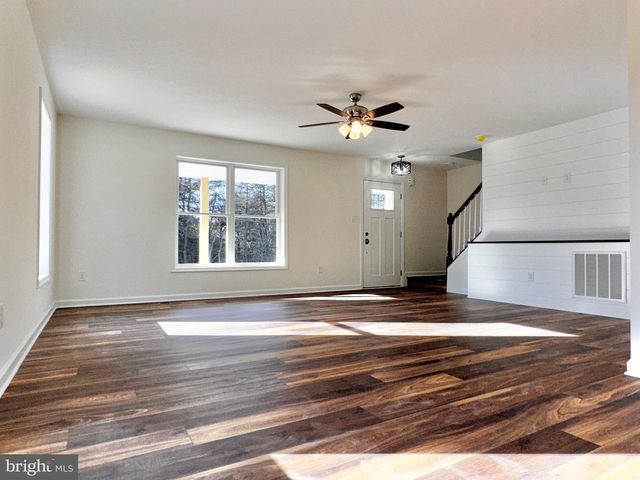 1241 PINE GROVE RD, Berkeley Springs, WV 25411