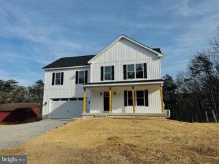 1241 PINE GROVE RD, Berkeley Springs, WV 25411