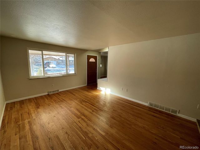 1250 S Ames Street, Lakewood, CO 80232