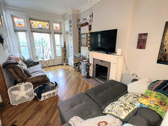 2240 N Halsted Street 2F, Chicago, IL 60614