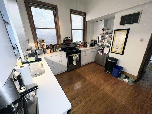 2240 N Halsted Street 2F, Chicago, IL 60614