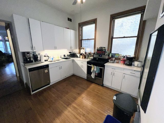 2240 N Halsted Street 2F, Chicago, IL 60614