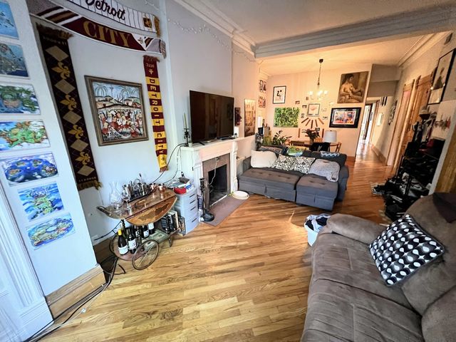 2240 N Halsted Street 2F, Chicago, IL 60614