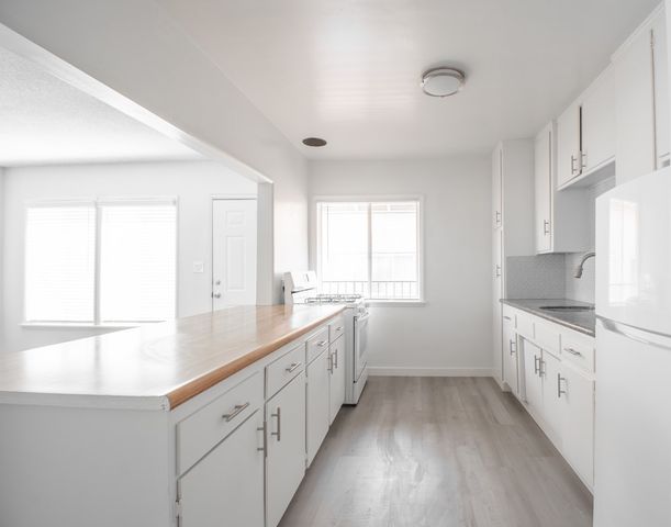 906 E Imperial, El Segundo, CA 90245