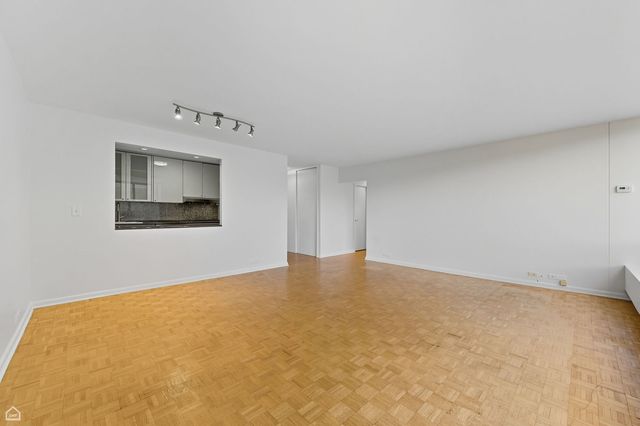 2800 N Lake Shore Drive 305, Chicago, IL 60657