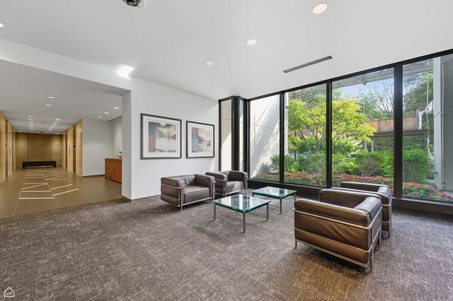 2800 N Lake Shore Drive 305, Chicago, IL 60657