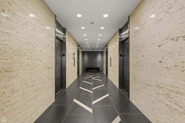 2800 N Lake Shore Drive 305, Chicago, IL 60657