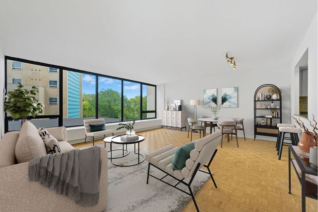 2800 N Lake Shore Drive 305, Chicago, IL 60657