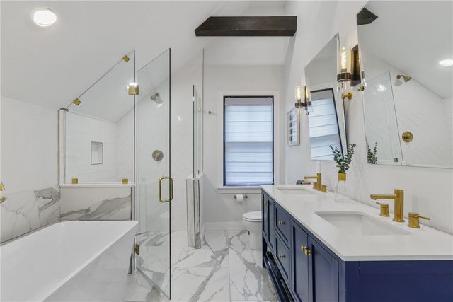 11 Sunshine Court, Newport, RI 02840