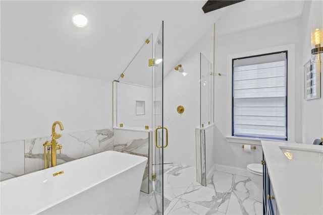 11 Sunshine Court, Newport, RI 02840