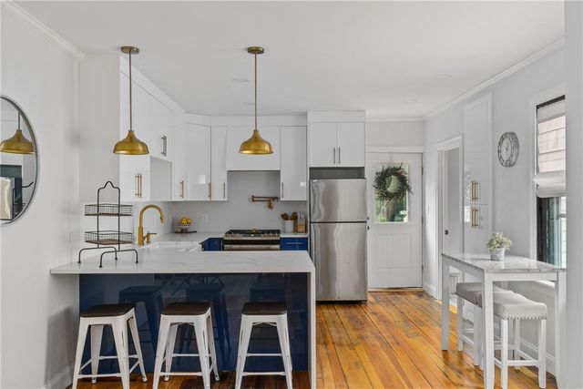 11 Sunshine Court, Newport, RI 02840