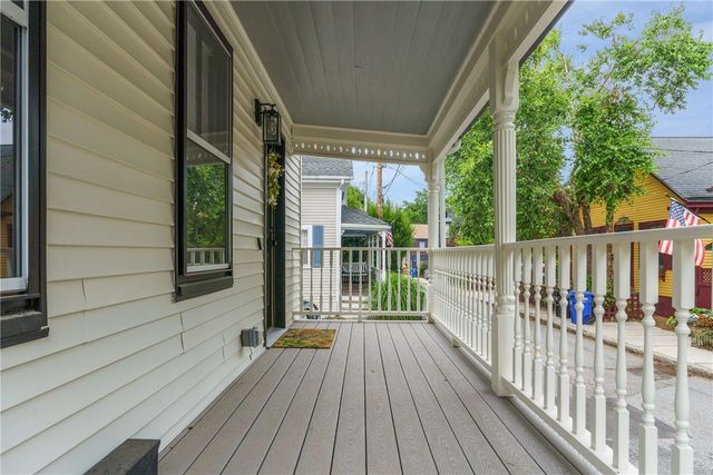 11 Sunshine Court, Newport, RI 02840