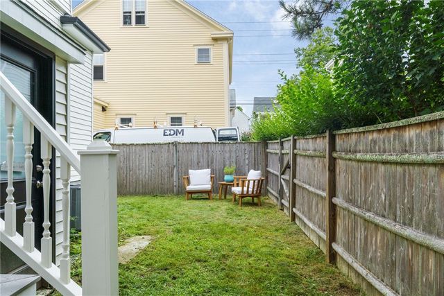 11 Sunshine Court, Newport, RI 02840