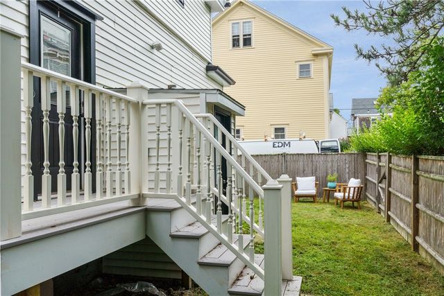 11 Sunshine Court, Newport, RI 02840